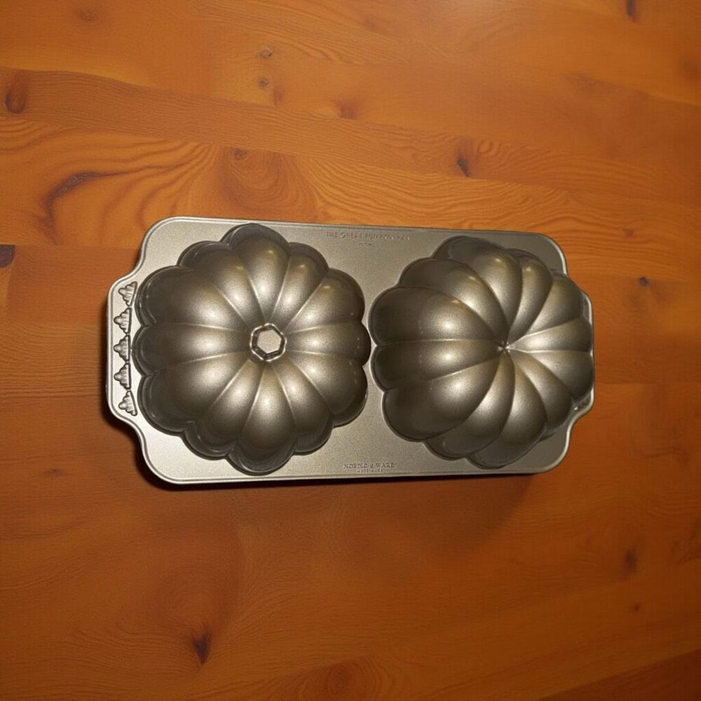 Nordicware Fall The Great Pumpkin 10 Cup Bundt Molds